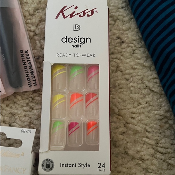 Bundle of Lottie & elf Makeup Brushes/ lip gloss/banana powder/sets of nails - Picture 8 of 9